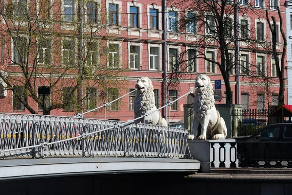 Bridge with lions — Stock Photo, Image