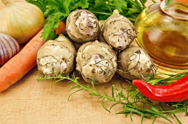 Jerusalem artichokes with vegetables on the board — Stock Photo, Image