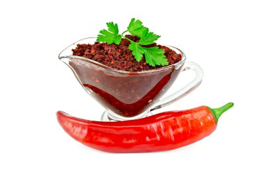 ajika bir bardak et suyu tekne acı biber ile