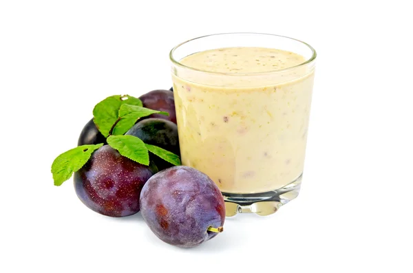 Milkshake with plums — Stock Photo, Image