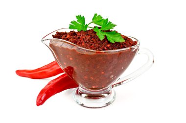 ajika bardak et suyu tekneyle iki sıcak biber ile