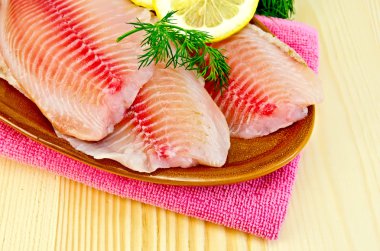 peçeteye bir çömlek içinde tilapia filetosu