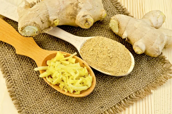 Ginger fresh and dried in wooden spoons — Stock Photo, Image