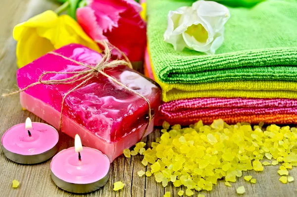 Soap and bath salt with tulips — Stock Photo, Image