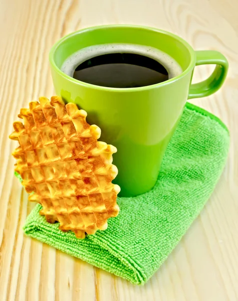 Waffles circle with a green mug on the board — Stock Photo, Image