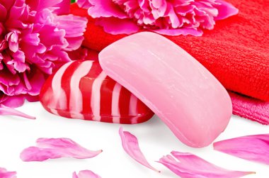 sabun peonies ve havlu ile pembe