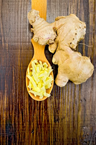 Ginger fresh grated a spoon with root — Stock Photo, Image