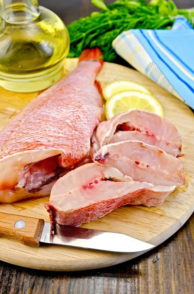 Filete de lubina con aceite a bordo —  Fotos de Stock