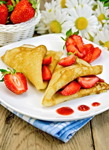 Pancakes with strawberries and jam on the board — Stock Photo, Image