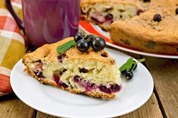 Pie with black currant on the board — Stock Photo, Image