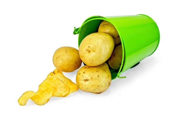 Batatas amarelo em um balde verde com batatas fritas — Fotografia de Stock
