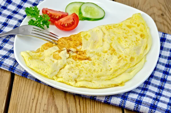 Omelette con verdure sulla lavagna — Foto Stock