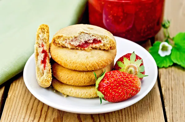 Biscuits with strawberries and jam on the board — Stock Photo, Image