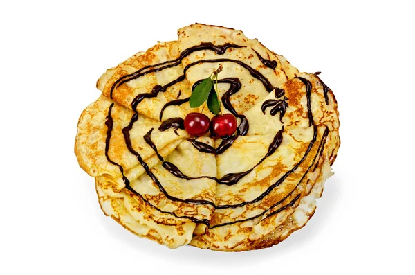Pannkakor med körsbär och choklad sirap i en cirkel — Stockfoto