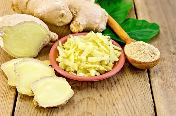 Ginger grated in a bowl with the powder in the spoon — Stock Photo, Image