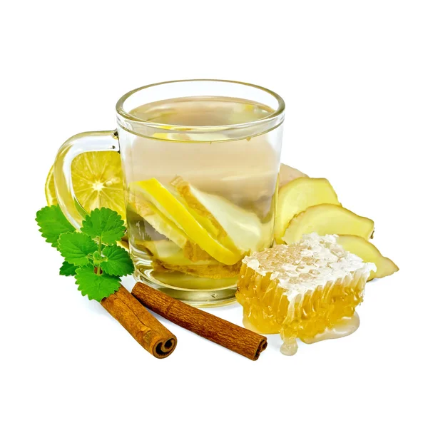 Čaj zázvor s mátou a medu v hrnečku — Stock fotografie