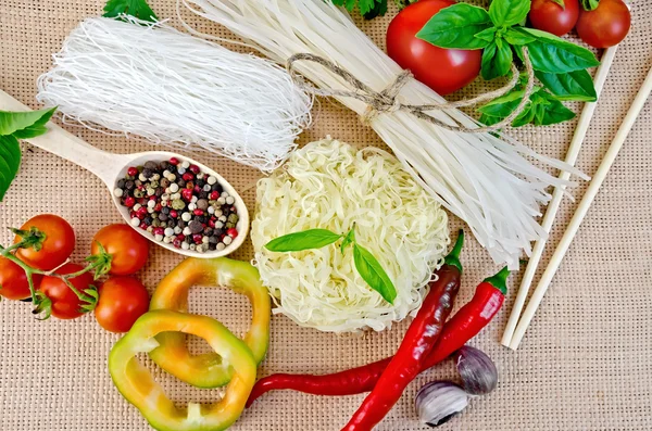Tészta rizs különböző zöldségekkel a zsákolás — Stock Fotó