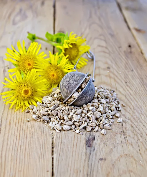 Herbal tea from the root of elecampane in strainer — Stock Photo, Image