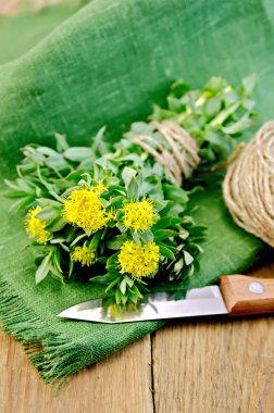 Rhodiola rosea bıçak ve bobin bir gemide ip ile