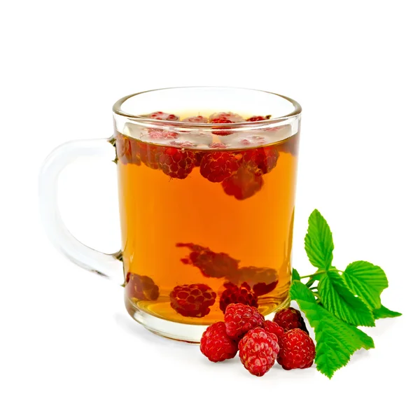 Tea with raspberry and leaf in glass mug — Stock Photo, Image