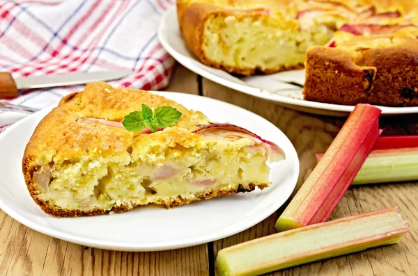 Pie with rhubarb and a knife on board — Stock Photo, Image