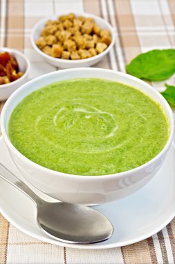 Çorbayı püre ıspanak ve croutons kumaş