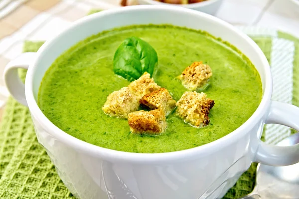 Soup puree with spinach leaves and spoon on napkin — Stock Photo, Image