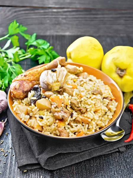 Pilaf Arroz Pato Marmelo Cenouras Com Alho Cebola Ameixas Secas — Fotografia de Stock