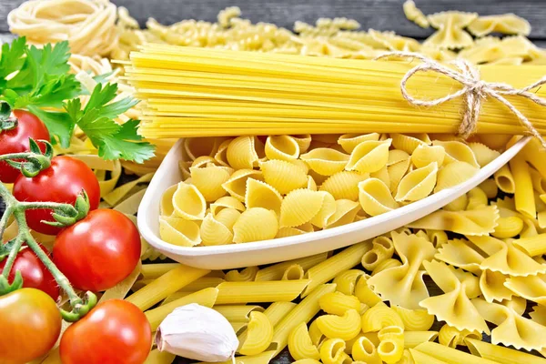 Kavanozda Makarna Kabuğu Spagetti Pipo Rigate Tagliatelle Fusilli Penne Farfalle — Stok fotoğraf