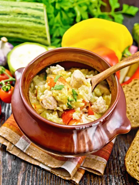 Rice Chicken Bell Pepper Zucchini Carrots Clay Pot Spoon Towel — 图库照片