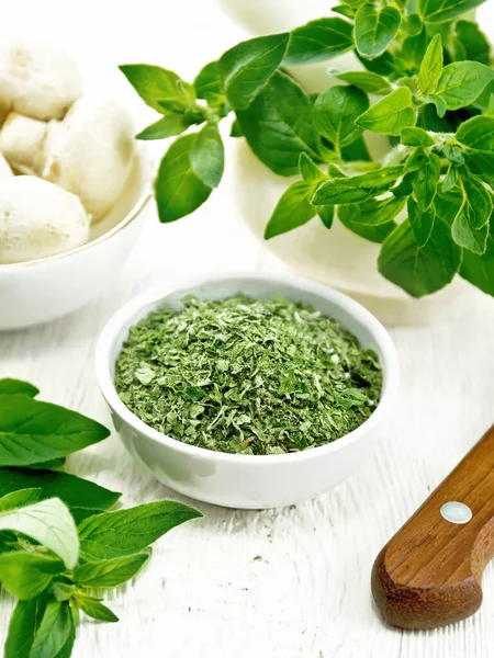 Getrockneter Oregano Schale Zweige Mit Blättern Mörser Champignons Und Messer — Stockfoto