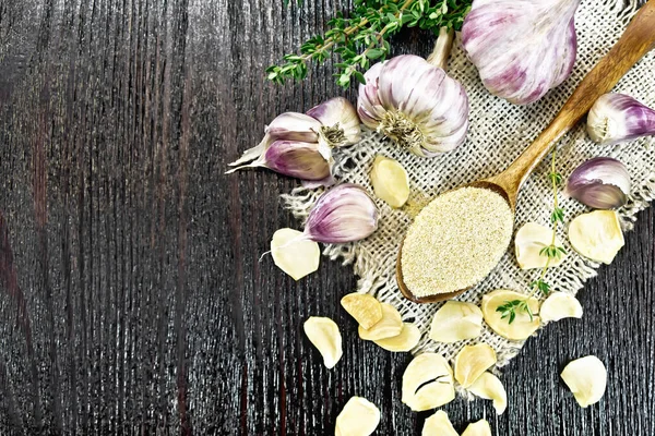 Ground Garlic Spoon Burlap Dried Fresh Garlic Bunch Thyme Background — Stock Photo, Image