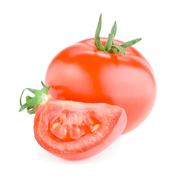 Tomate fresco jugoso y una rebanada aislada sobre fondo blanco —  Fotos de Stock