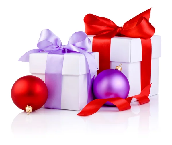 两个白框栓与缎带蝴蝶结、 红色和紫色圣诞 — 图库照片