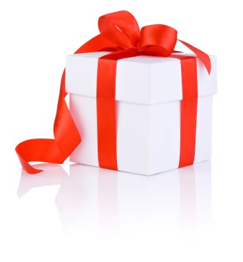 saten kurdele yay üzerinde beyaz ba izole kırmızı ile beyaz kutularına bağlı