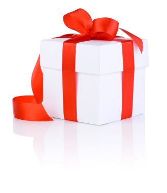 saten kurdele yay üzerinde beyaz ba izole kırmızı ile beyaz kutularına bağlı