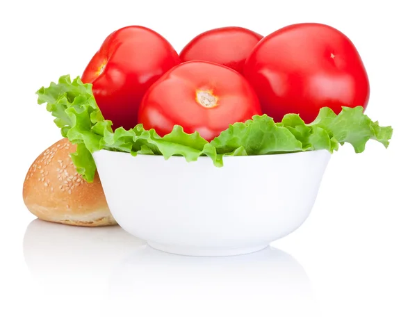 Fresh juicy red tomatoes with lettuce in Bowl and Sandwich bun i — Stock Photo, Image