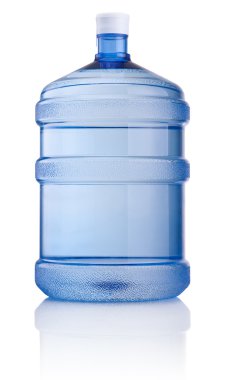 büyük beyaz zemin üzerine izole su şişe