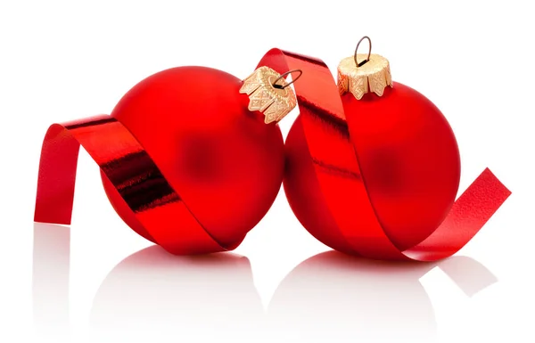 Duas Bugigangas Vermelhas Natal Papel Ondulação Isolado Fundo Branco — Fotografia de Stock