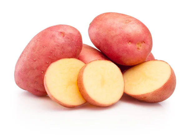 Κόκκινες Πατάτες Κομμένες Φέτες Που Απομονώνονται Λευκό Φόντο — Φωτογραφία Αρχείου
