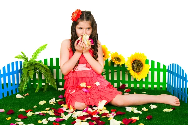 Girl and petals — Stock Photo, Image