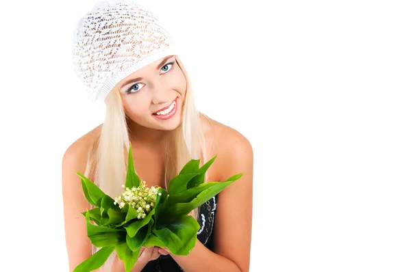 Blonďatá dívka s kyticí konvalinek — Stock fotografie