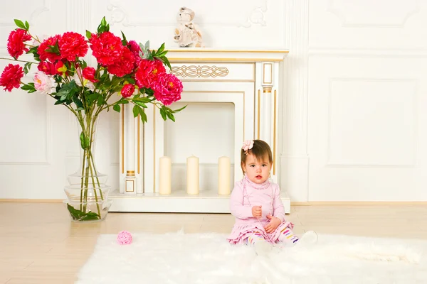 Little girl in a pink dress — Stock Photo, Image