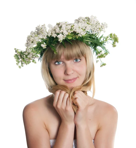 A menina com grinalda yarrow — Fotografia de Stock