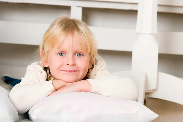 Girl lying on a floor — Stock Photo, Image