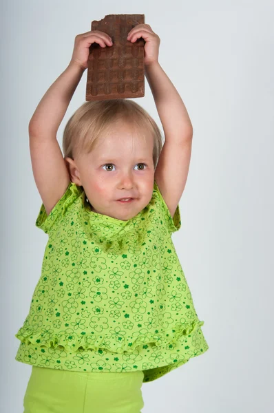 Young girl eating bar of chocolate — Stock Photo, Image