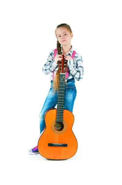 Mädchen mit einer Gitarre — Stockfoto