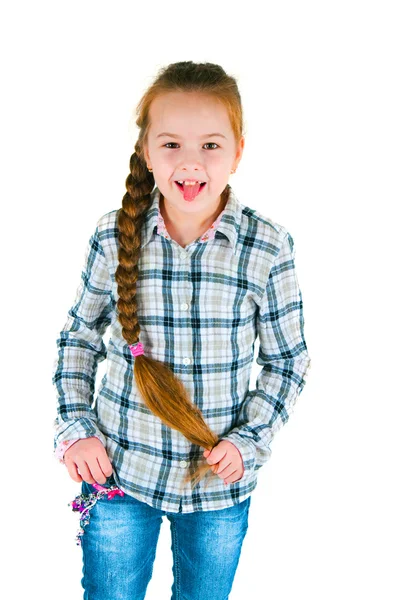 Chica con trenza larga en una camisa a cuadros y jeans —  Fotos de Stock