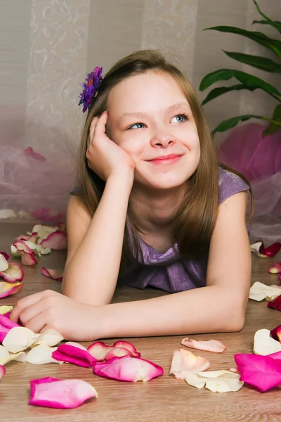 Girl lying on a floor — Stock Photo, Image