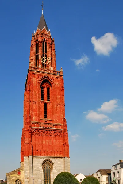 Gotiska fasad kyrkan i maastricht, Nederländerna — Stockfoto